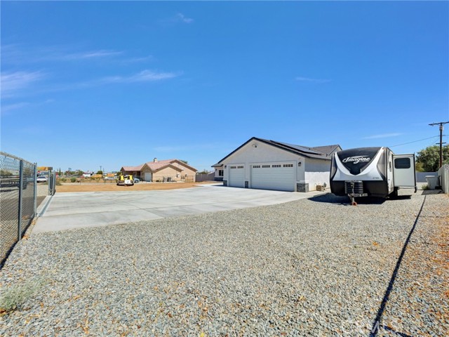 11515 Tamarisk Avenue, Hesperia CA: https://media.crmls.org/medias/4c8bbec0-9119-4a27-a23b-66572d200f78.jpg