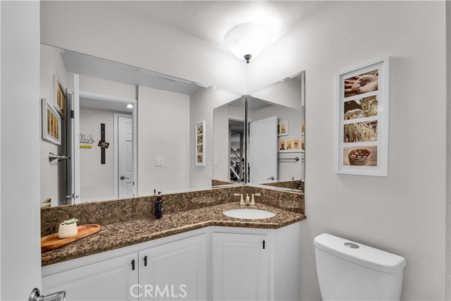 Detail Gallery Image 13 of 56 For 22207 James Alan Cir, Chatsworth,  CA 91311 - 4 Beds | 2/1 Baths