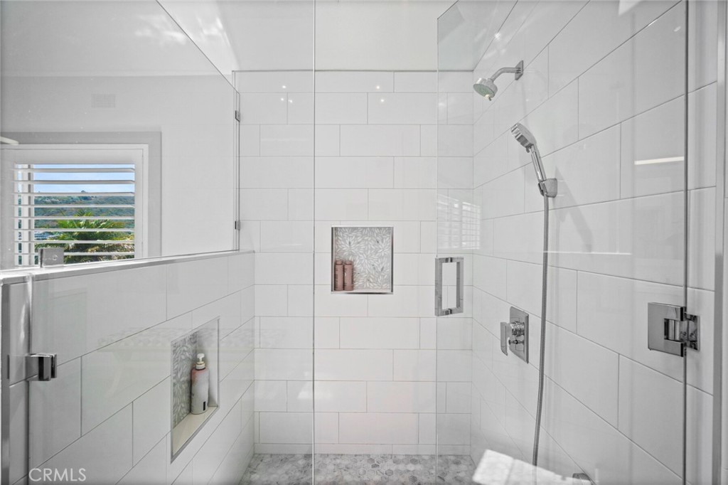 https://media.crmls.org/medias/4c8c7627-15ac-4889-841b-8d262524de15.jpg?preset=X-Large