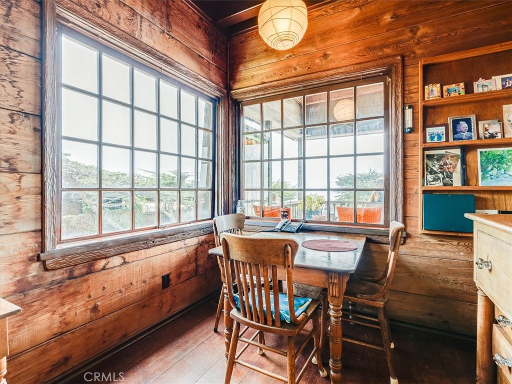 https://media.crmls.org/medias/4c8d68c2-446e-4165-8a7d-010ba0c87277.jpg?preset=X-Large