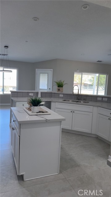 7939 Lassen Avenue, Hesperia CA: https://media.crmls.org/medias/4c8d7c12-5592-4dae-bc4b-75b463c4eea5.jpg