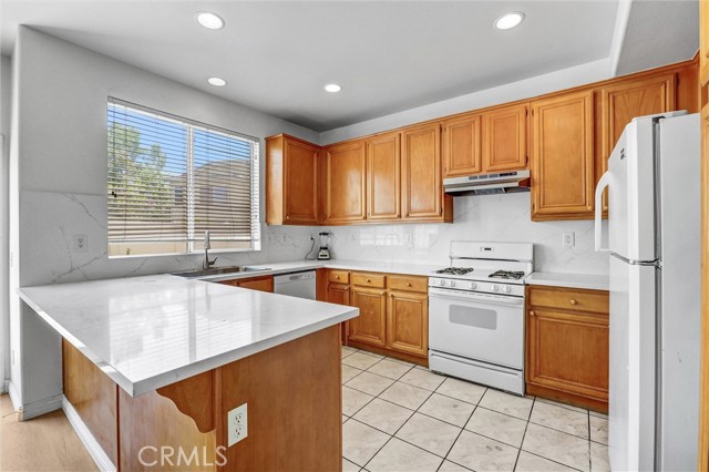 Detail Gallery Image 13 of 32 For 27231 Marisa Dr, Canyon Country,  CA 91387 - 4 Beds | 3 Baths