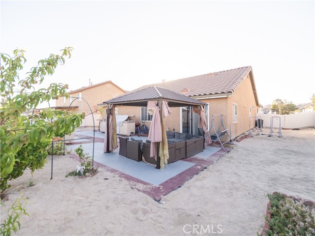Detail Gallery Image 10 of 19 For 16066 Pawnee Pl, Victorville,  CA 92394 - 3 Beds | 2 Baths
