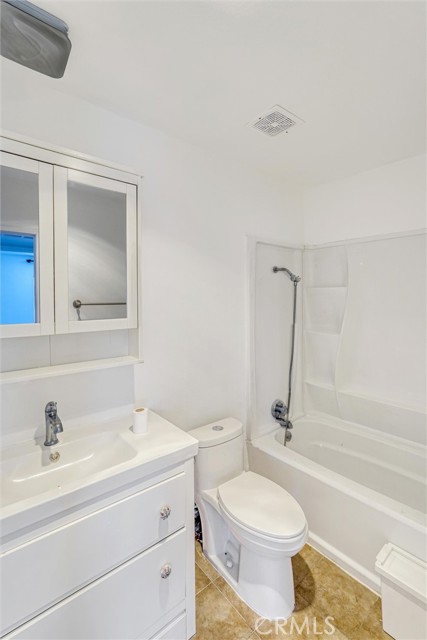 Detail Gallery Image 12 of 22 For 5400 Newcastle Ave #45,  Encino,  CA 91316 - 1 Beds | 1 Baths