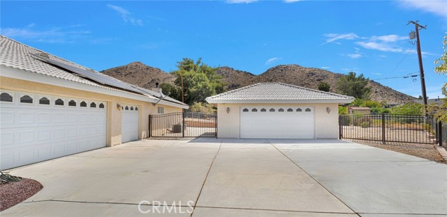 19410 Allegheny Court, Apple Valley CA: https://media.crmls.org/medias/4c8f598e-fe30-4ef1-a4cb-4bd4e76a522e.jpg