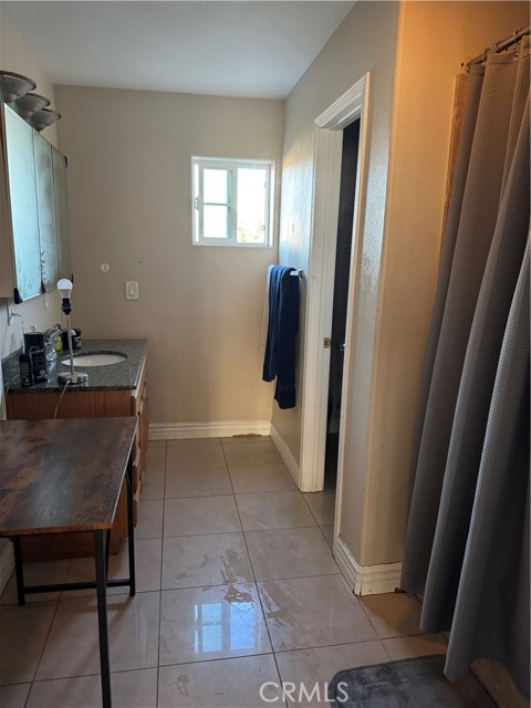 Detail Gallery Image 14 of 14 For 2057 Bush, Santa Ana,  CA 92706 - 4 Beds | 3 Baths