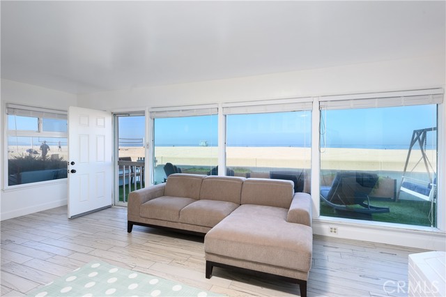 Detail Gallery Image 8 of 24 For 528 the Strand, Hermosa Beach,  CA 90254 - 4 Beds | 4 Baths
