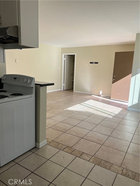 Detail Gallery Image 4 of 13 For 3032 E 5th, Long Beach,  CA 90814 - 2 Beds | 1 Baths