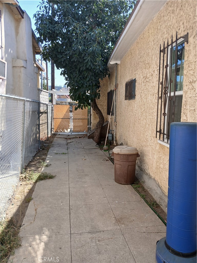 https://media.crmls.org/medias/4c920d97-6720-46cf-b8e0-de6aafd1e8b6.jpg?preset=X-Large