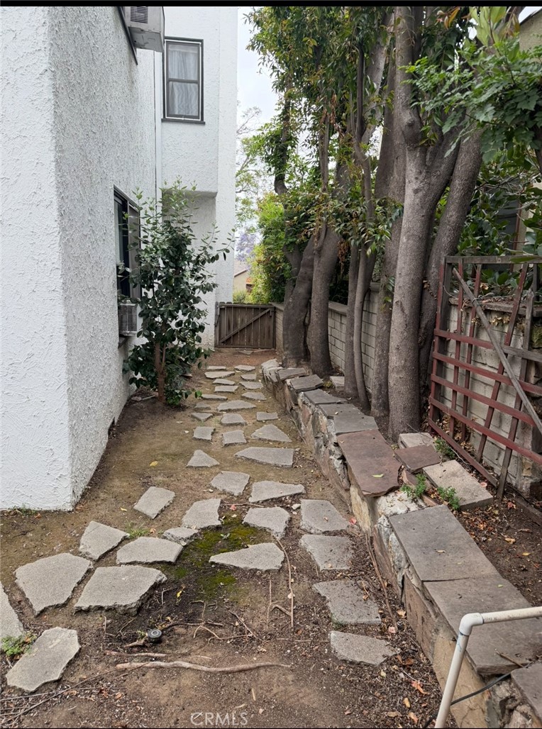 https://media.crmls.org/medias/4c925b03-866a-4185-ada8-60681bac7cc3.jpg?preset=X-Large