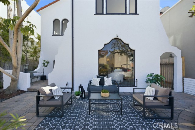 Detail Gallery Image 3 of 46 For 108 Roycroft Ave, Long Beach,  CA 90803 - 4 Beds | 3/1 Baths