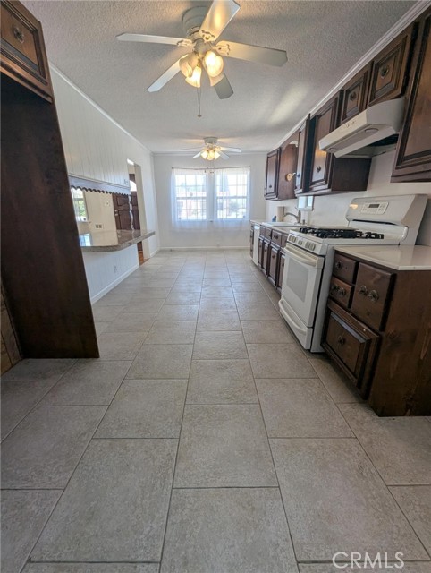 891 W Elberon Avenue, San Pedro CA: https://media.crmls.org/medias/4c935ba9-3206-4739-bd20-922548c4712e.jpg