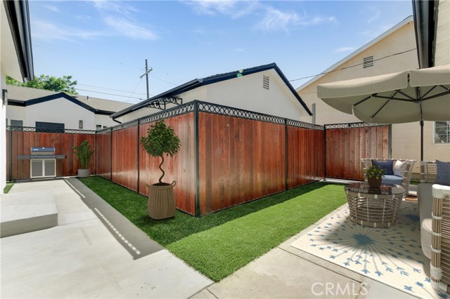 22714 Burbank Boulevard photo 8