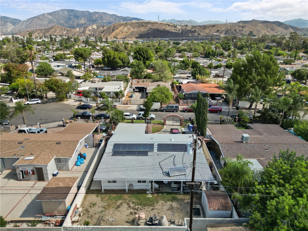 https://media.crmls.org/medias/4c946f3c-4846-40fb-ae9d-19a876749b19.jpg?preset=X-Large