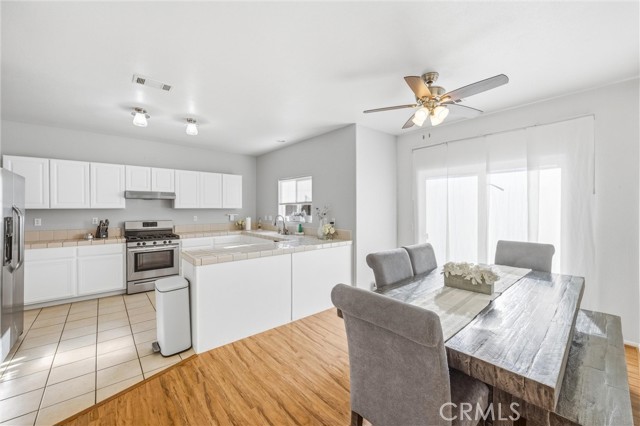 Detail Gallery Image 7 of 40 For 27292 Maritime, Helendale,  CA 92342 - 3 Beds | 2/1 Baths