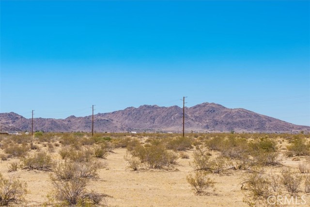 5888 La Ferney Avenue, Joshua Tree CA: https://media.crmls.org/medias/4c95f182-bdf7-445a-a977-40fd4d18556a.jpg