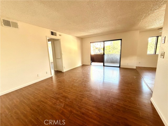 Detail Gallery Image 8 of 25 For 14134 Delano, Van Nuys,  CA 91401 - 2 Beds | 2 Baths