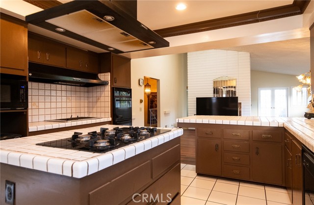 Cooking range on kitchen island