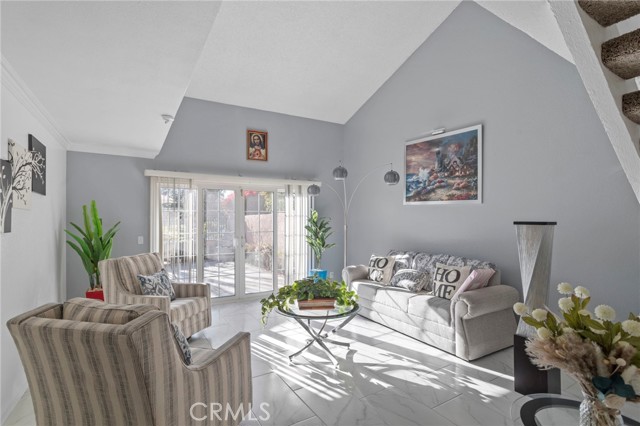 Detail Gallery Image 6 of 33 For 1981 W Bayshore, Anaheim,  CA 92801 - 3 Beds | 2/1 Baths