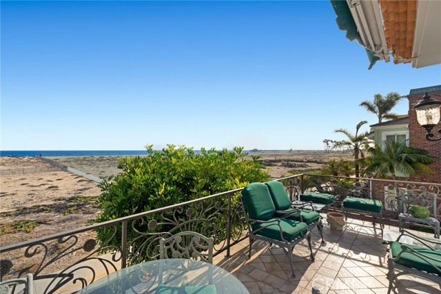 1201 E Balboa Boulevard, Newport Beach CA: https://media.crmls.org/medias/4c9742b5-784f-49a9-8ef1-a6e80f6cf0b2.jpg