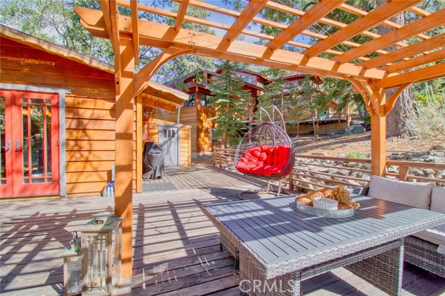 5475 Acorn Trail, Wrightwood CA: https://media.crmls.org/medias/4c976393-b22f-4ee0-abf3-f0176f792c81.jpg
