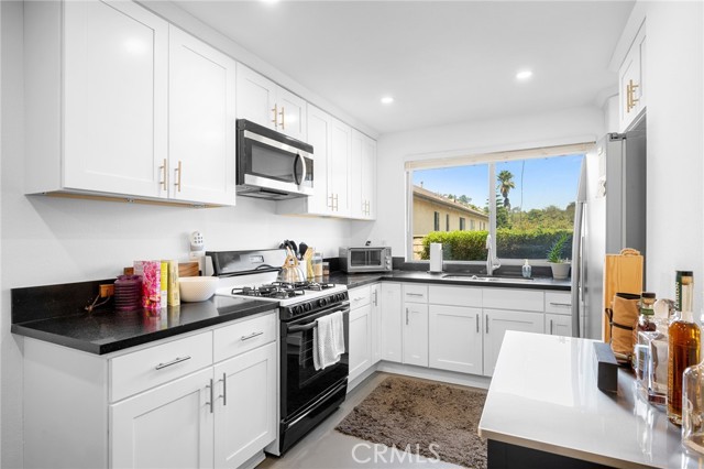 Detail Gallery Image 10 of 32 For 3827 W Avenue 41, Los Angeles,  CA 90065 - 3 Beds | 2/1 Baths