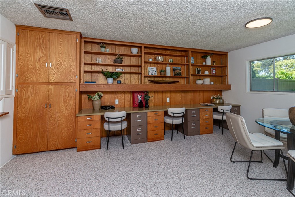 https://media.crmls.org/medias/4c989ed5-45a4-4768-8ad3-728ee0c71e06.jpg?preset=X-Large