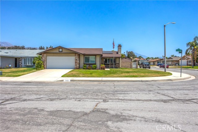 7571 Willow Way, Highland CA: https://media.crmls.org/medias/4c9924e2-7c4c-4e0d-a458-59f438b838f3.jpg