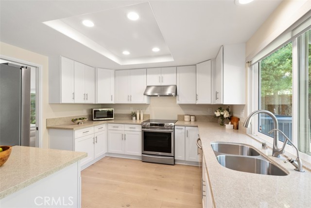 17 Silver Crescent, Irvine CA: https://media.crmls.org/medias/4c992785-cde7-44f6-80a5-27a0c0284bd4.jpg
