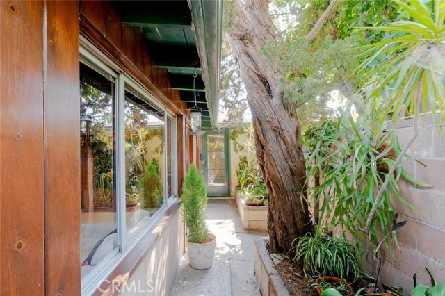 11594 Morrison Street, North Hollywood CA: https://media.crmls.org/medias/4c992f7e-a811-4722-8678-8dd59f030e7e.jpg