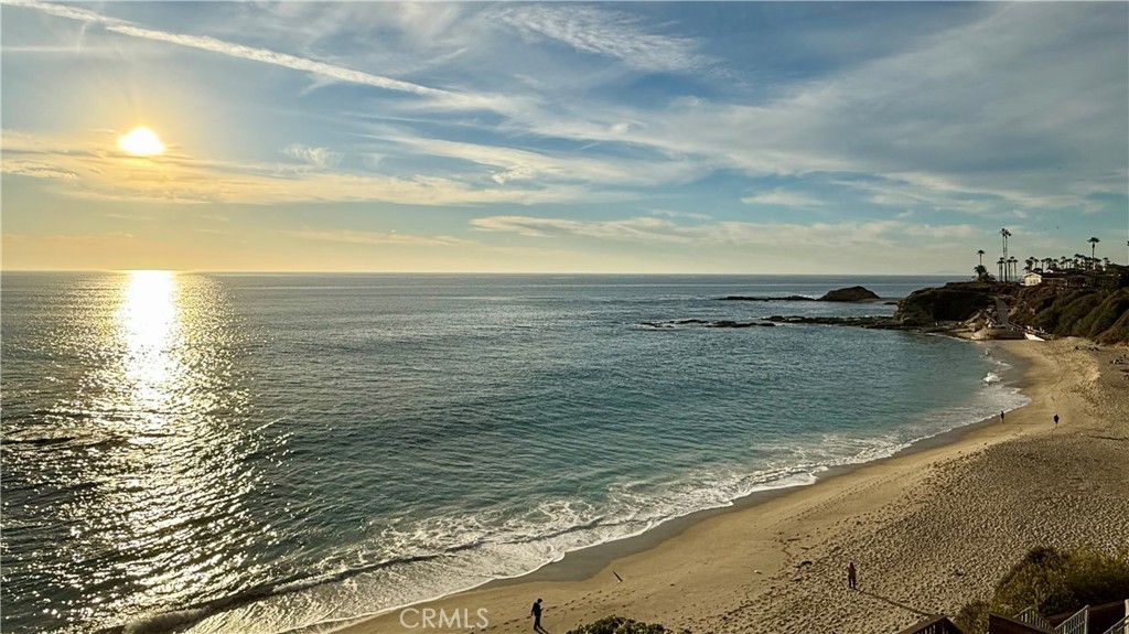 https://media.crmls.org/medias/4c99f541-4a1b-4d92-ad4a-32c09fea3f76.jpg?preset=X-Large
