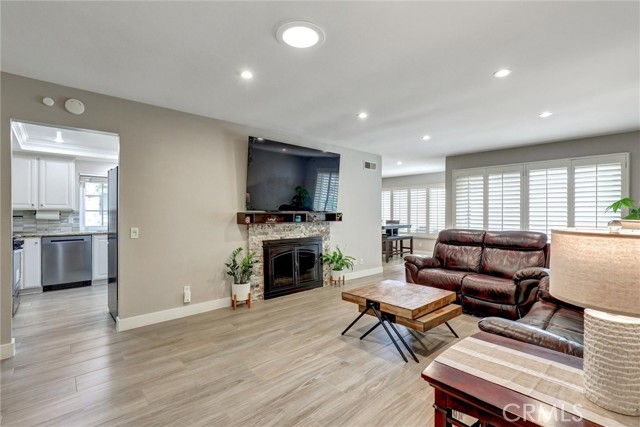 5111 Alder, Irvine CA: https://media.crmls.org/medias/4c9a2ad0-0e34-4498-b22d-d7c69d347880.jpg