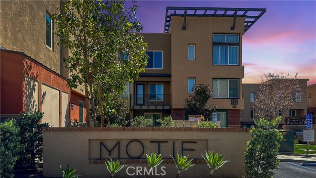 422 W Route 66, Glendora CA: https://media.crmls.org/medias/4c9a7ad2-1945-408d-8b06-dc8068a8e012.jpg