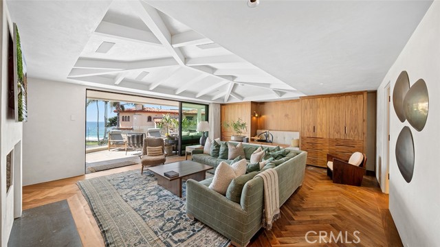 Detail Gallery Image 7 of 45 For 27 Emerald Bay, Laguna Beach,  CA 92651 - 4 Beds | 5/1 Baths