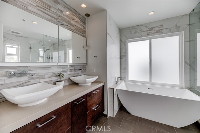 Detail Gallery Image 38 of 42 For 1924 Ruhland Ave #B,  Redondo Beach,  CA 90278 - 3 Beds | 2/1 Baths