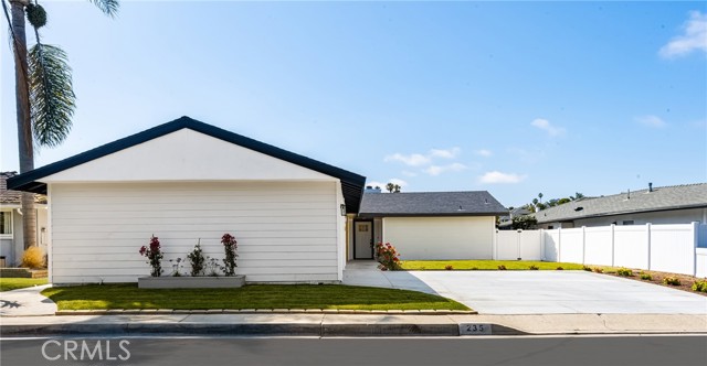 235 Via Ballena, San Clemente CA: https://media.crmls.org/medias/4c9b4703-5a1e-4d6d-b3ac-f90a5c3739da.jpg