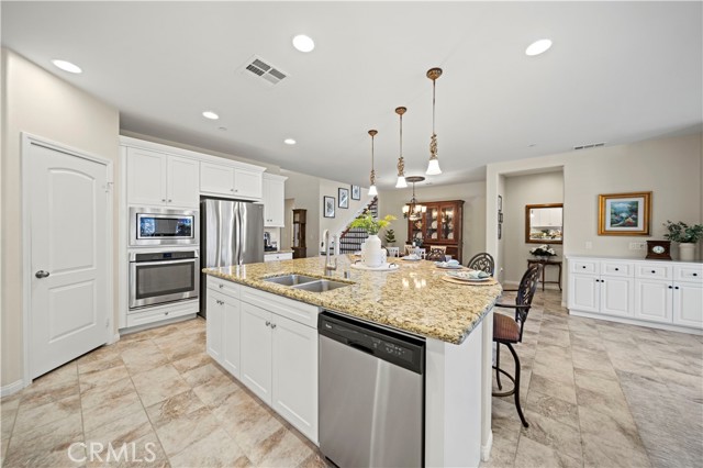 Detail Gallery Image 4 of 36 For 28243 Houston Ct, Saugus,  CA 91350 - 4 Beds | 4 Baths