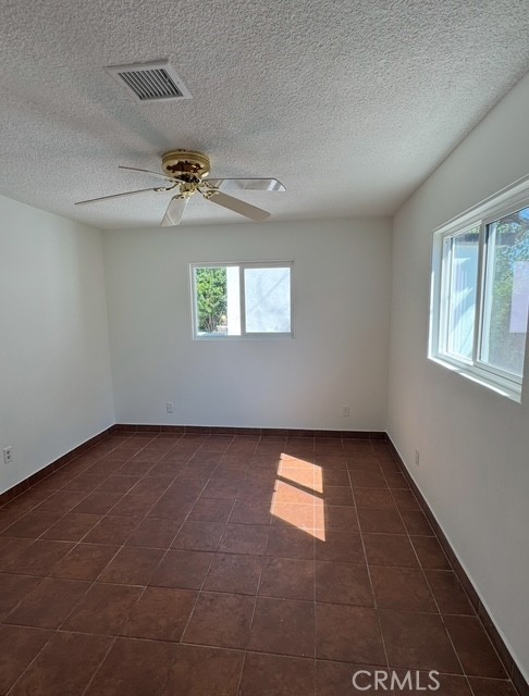 Detail Gallery Image 11 of 20 For 7514 Beckford Ave, Reseda,  CA 91335 - 8 Beds | 5 Baths