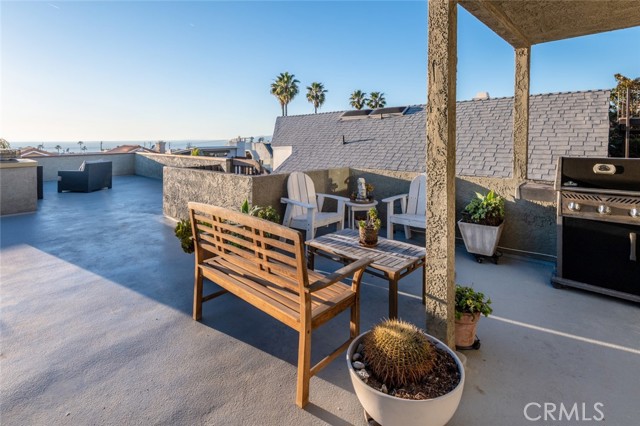 1424 Manhattan Avenue, Hermosa Beach, California 90254, 2 Bedrooms Bedrooms, ,2 BathroomsBathrooms,Residential,Sold,Manhattan,SB22026668