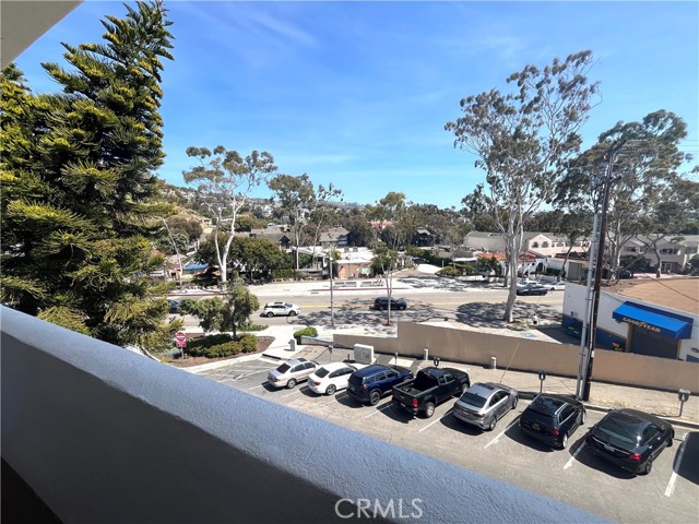 100 Cliff Drive, Laguna Beach CA: https://media.crmls.org/medias/4c9c8fb3-2575-4d14-8a9a-a20533a8ee16.jpg