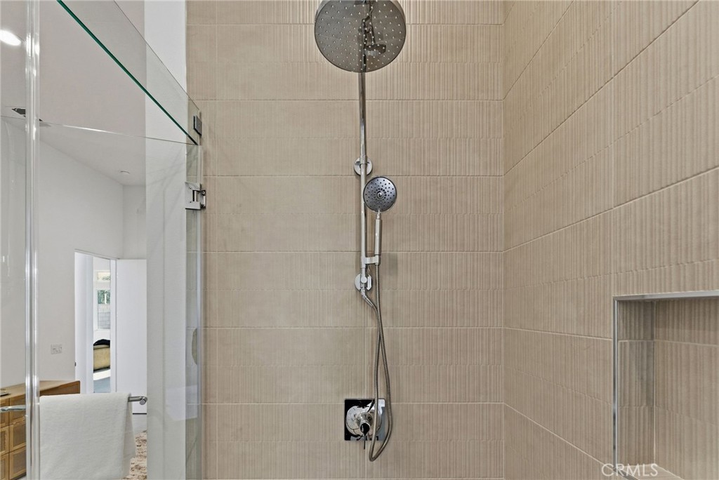 MLS #OC25255212 image #14