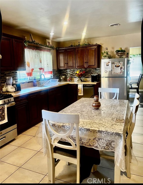 Detail Gallery Image 4 of 26 For 4417 N Mayfield Ave, San Bernardino,  CA 92407 - 3 Beds | 2 Baths