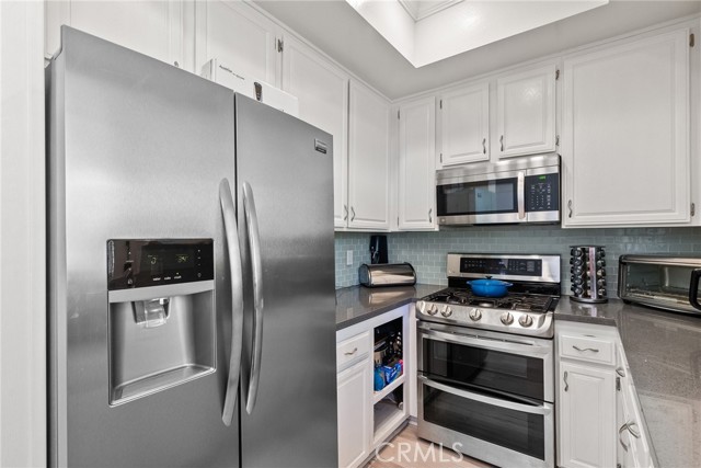 Detail Gallery Image 3 of 28 For 13214 Moorpark St #108,  Sherman Oaks,  CA 91423 - 2 Beds | 2 Baths