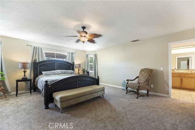8328 Chateau Road, Phelan CA: https://media.crmls.org/medias/4c9df5c5-ee29-4dfc-a8dc-2a248d3b3687.jpg