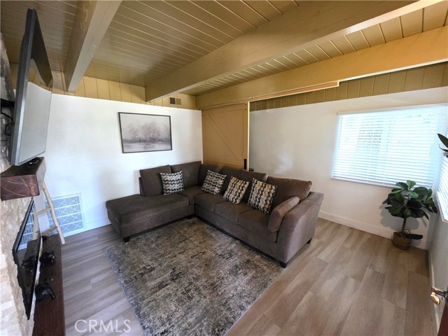 Detail Gallery Image 9 of 18 For 738 W Victoria Ct, Lake Arrowhead,  CA 92352 - 3 Beds | 2 Baths