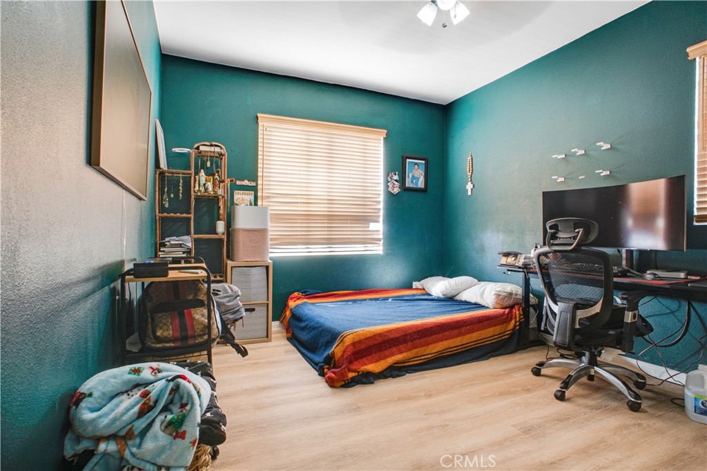 https://media.crmls.org/medias/4ca01d3a-722f-47be-826f-b7bcb64ec5c6.jpg?preset=X-Large