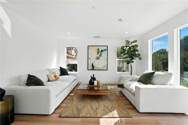 Detail Gallery Image 6 of 69 For 3031 Vineyard Ave, Los Angeles,  CA 90016 - – Beds | – Baths