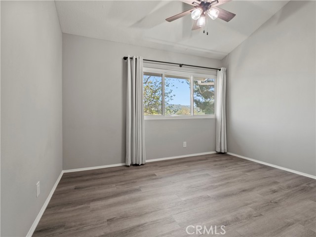 Detail Gallery Image 12 of 31 For 27065 Crossglade Ave #1,  Canyon Country,  CA 91351 - 3 Beds | 2/1 Baths