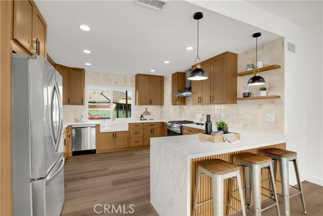 Detail Gallery Image 12 of 42 For 2301 9th, Los Angeles,  CA 90018 - 3 Beds | 3 Baths