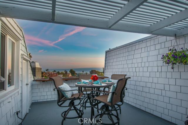 653 Manhattan Beach Boulevard, Manhattan Beach, California 90266, 2 Bedrooms Bedrooms, ,2 BathroomsBathrooms,Residential,Sold,Manhattan Beach,SB23171622